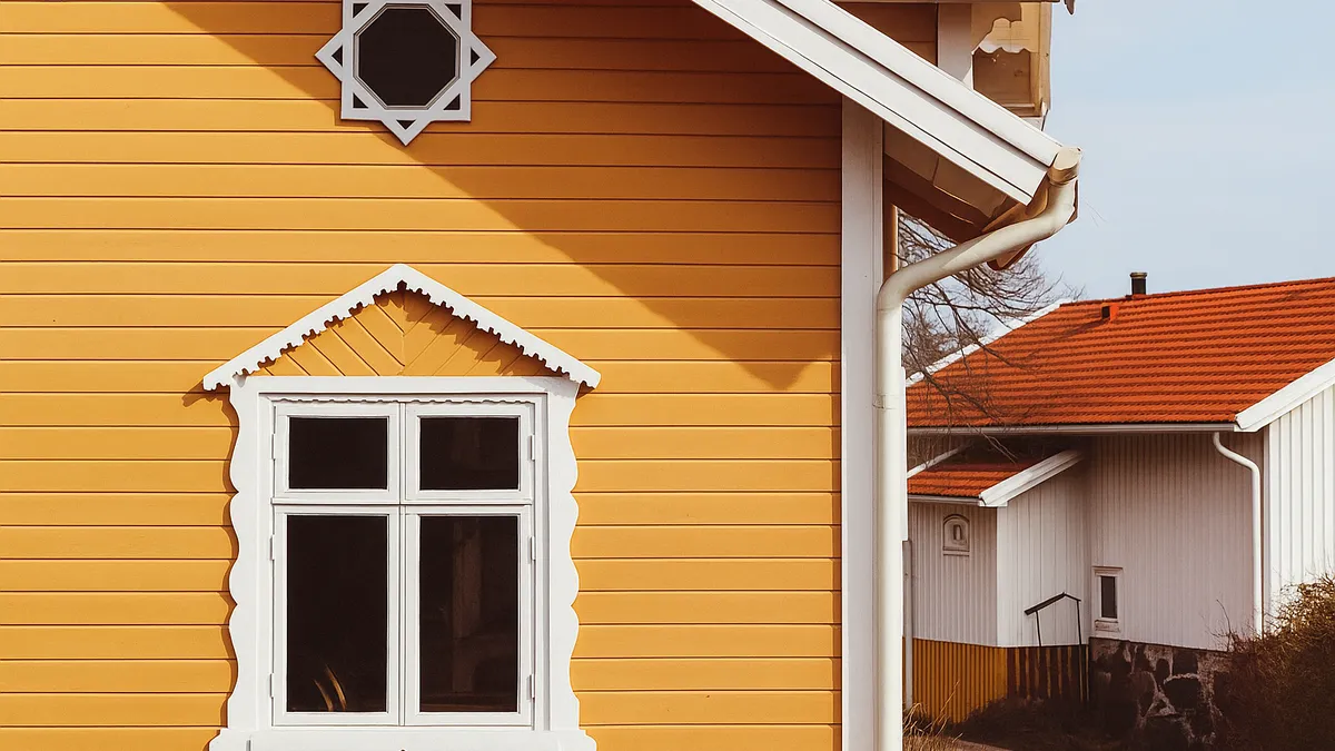 Villa med nytvättat tak sett från ovan